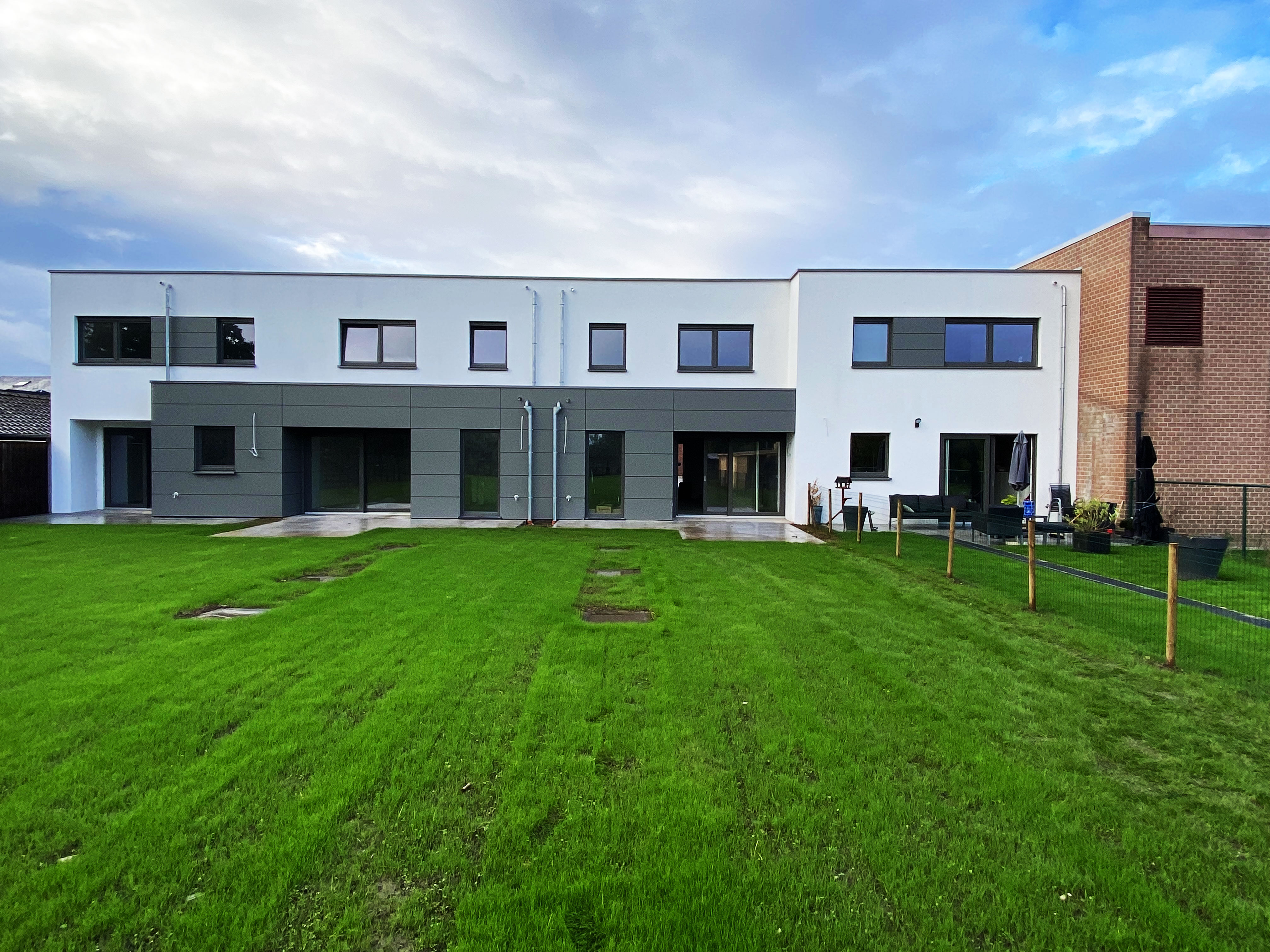Beeld van een wooncomplex van 6 appartementen en 5 woongelegenheden - Plein in Moelingen 