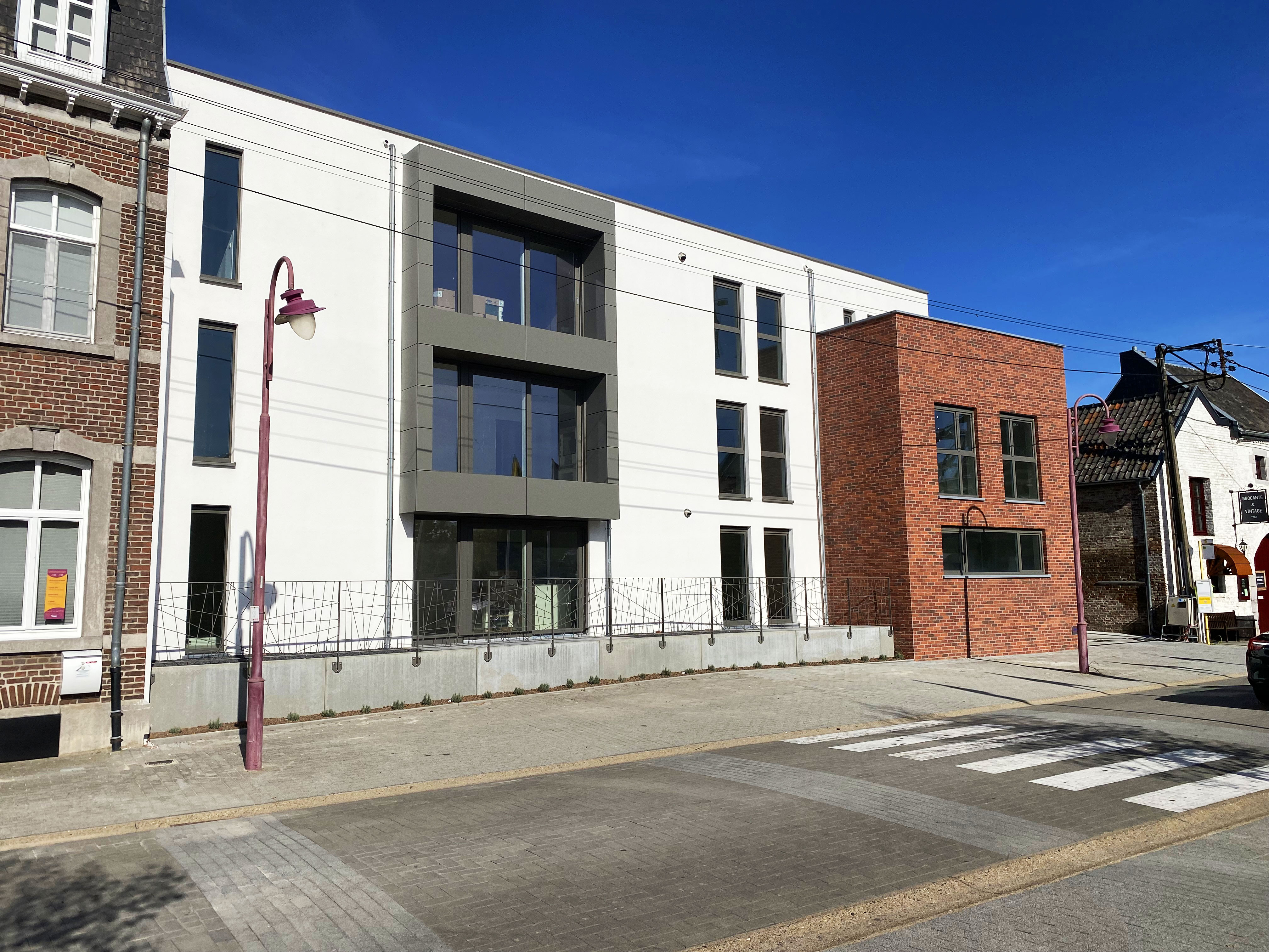 Beeld van een wooncomplex van 6 appartementen en 5 woongelegenheden - Plein in Moelingen 